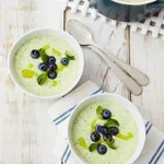 Студена супа с тиквички и боровинки