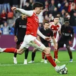 Като Левски: Срамна дузпа спаси Арсенал