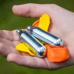 Заради райски газ: Новият МВР шеф в Пазарджик нареди спецакция в цех за мебели