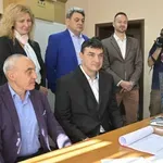 Дама разсипа клетника Владо Николов