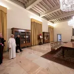 Папа Лъв XIV се нанесе в обновения папски апартамент (ВИДЕО)