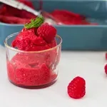 Малинов сладолед с кокос