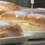 Ужас! Дават на децата в училище мухлясали сандвичи и негодни кренвирши