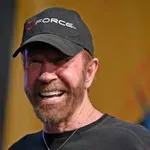 Легендата Чък Норис по спешност в болница!