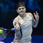 Тейлър Фриц продължава в Маями, тотален крах за Циципас