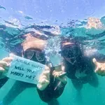 Нестандартно: Вокалът на Металика предложи брак... под водата