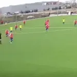 Сурово наказание за гамена, изритал вратар в главата