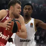 Саша Везенков и Олимпиакос паднаха