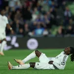 Потрес! Лекарите прегледали здравия крак на Камавинга!