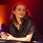 МЪЛНИЯ: Премиерът Гюров назначи Искра Тъ. за съветник по културата