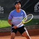 Мико Кузманов започна с победа в Букурещ