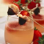 Цветница с Lupa.bg: Плодова лимонада с ягоди в шоколад