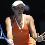 Шампионката Пегула продължава напред в Чарлстън