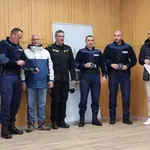 Браво! Ямболските полицаи дариха премиите на спасените деца