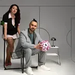 Пищна брюнетка се впуска в дебрите на футбола