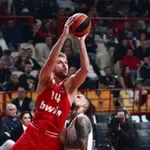 Везенков и Олимпиакос удариха ПАО, българинът отнесе куп псувни