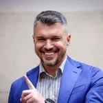 Божигол излиза рамо до рамо с Тоти