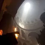 Благодатният огън слезе в храма на Божи гроб в Йерусалим