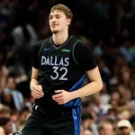 След 45 точки на Купър Флаг Далас подчини Лейкърс