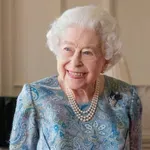 Изложба с дрехи и аксесоари на кралица Елизабет II