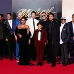 Семейството на Майкъл Джексън се събра за премиерата на "Майкъл", но без сестрите и дъщеря му