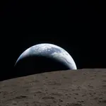 НАСА публикува първите снимки на обратната страна на Луната