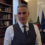 Гюров след вота в Унгария: Демокрацията не е урна. Следва България!