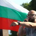 ВИДЕО: Мишо Шамара поздрави Радев: Бахти спрелия кавал!