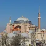 Туристи-идиоти развяха гръцко знаме в църква в Истанбул, арестуваха ги