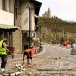 Предизборно: Започна пренареждането на паветата пред "Царевец"