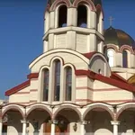 Лекари лекуват в храм в Бургас