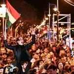 Унгария ликува: Спонтанни празненства заляха улиците