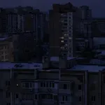 Руски обстрели по енергийната мрежа на Украйна оставиха близо 500 хил. души без ток