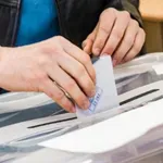 Проверка на полицията в изборна секция в Хасково