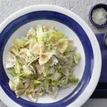 Паста със зеле, мащерка и сметана