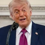 Тръмп пак плаши: Имам цялото време на света, но Иран - не