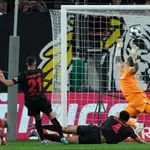 Байерн върви по план, на финал е и за купата