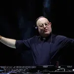 Свещеник-диджей почете папа Франциск