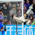 Две нули в Лондон и хвърлиха Уулвс и на теория