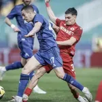 Левски 2:1 ЦСКА след 45 минути, груби грешки и от двата отбора