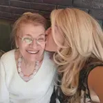 ЩЕРКА ЗА ПРИМЕР: Гала тури на майка си чене за 10 000 евро