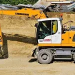 Открити са нарушения на обекта в Бургас, където работник бе заринат с пръст и почина