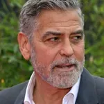 Клуни взе наградата "Чаплин" и отправи призив срещу насилието и жестокостта