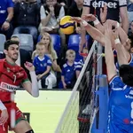 "Нефтохимик" удари "Левски" в София и намали изоставането си във финала