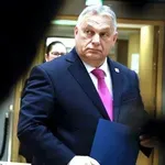 Орбан се отказва от мандата си в парламента, но иска да продължи да ръководи "Фидес"