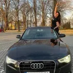 Простотия до шия: Нарязаната Дебора шпори със 130 по селски път и дъни потна чалга (ВИДЕО)