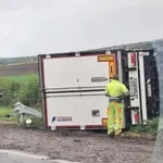 ТИР се обърна на „Хемус“, движението е затруднено (СНИМКИ)