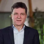 Президентът на Румъния плаши с вето нов кабинет с подкрепа на крайнодесни