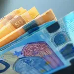 Българинът работи срещу 12 евро на час