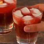 Плодова лимонада с чия и малини (+ ледени кубчета кокосово мляко)